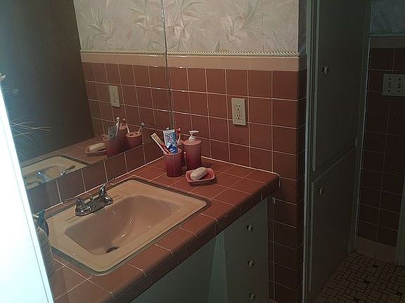 3rd image of 718 Glenwood Ave