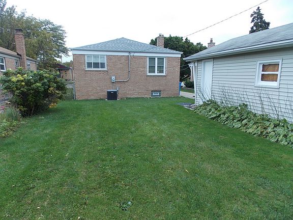 4th image of 8106 S Komensky Ave