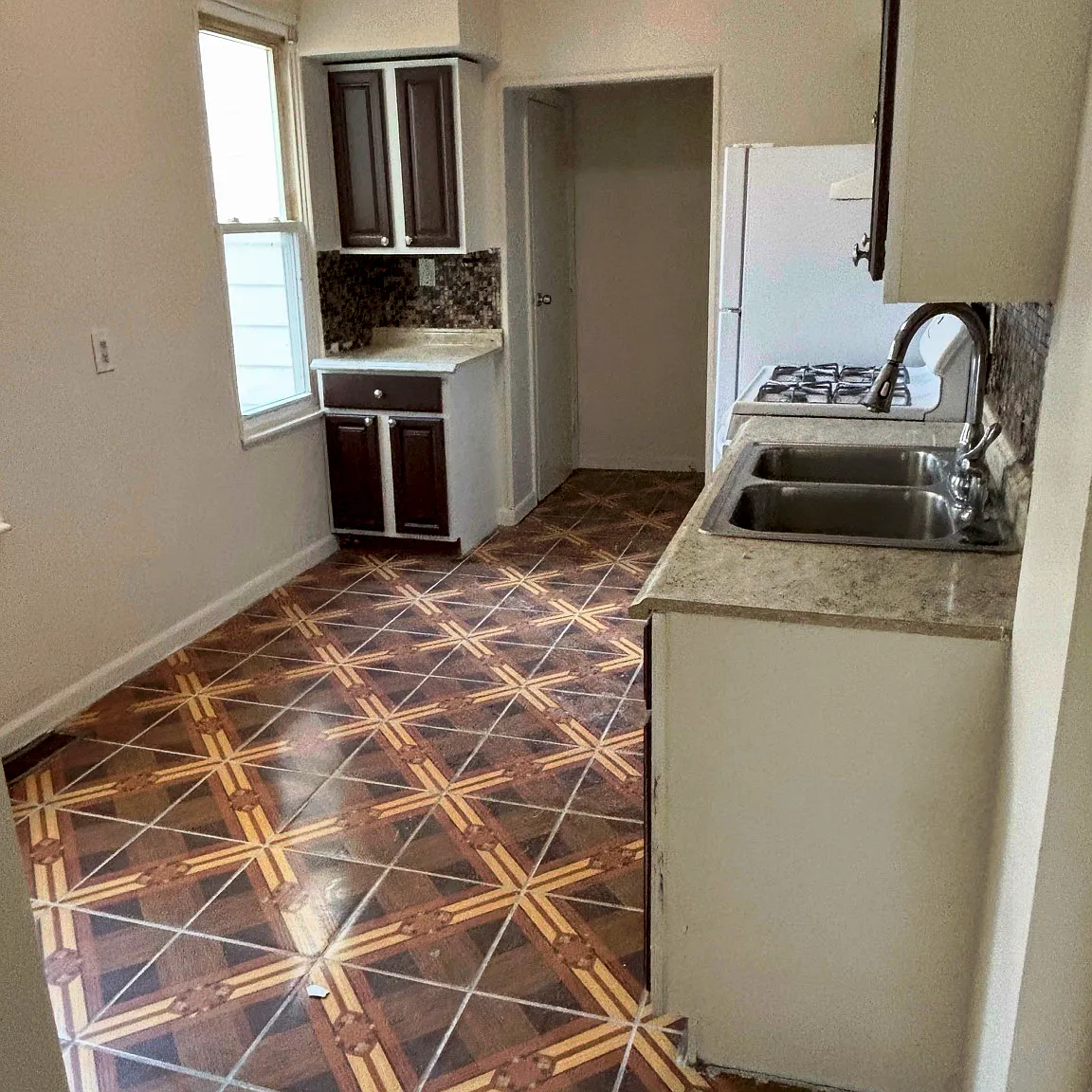 3 bed, 1300 sqft, $2,390 — Photo 4
