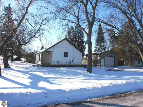 702 Rockingham Ave, Alma, MI 48801