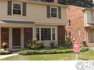 1953 Littlestone Rd, Grosse Pointe Woods, MI 48236