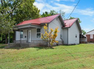 216 W Walnut St, Bolivar, MO 65613