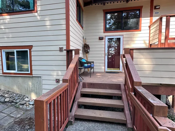 691 Shelter Bay Dr, La Conner, WA 98257