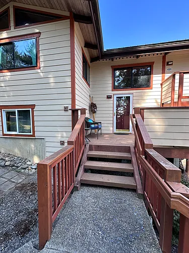 691 Shelter Bay Dr Photo 1