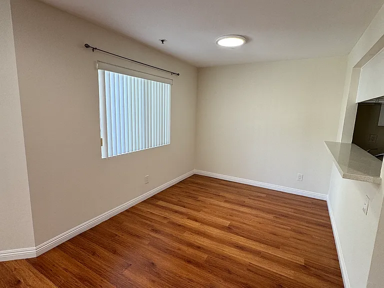 1122 Linden Ave #3 — Photo 3