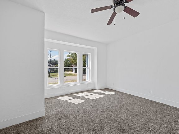 5th image of 1825 Lyle Ave