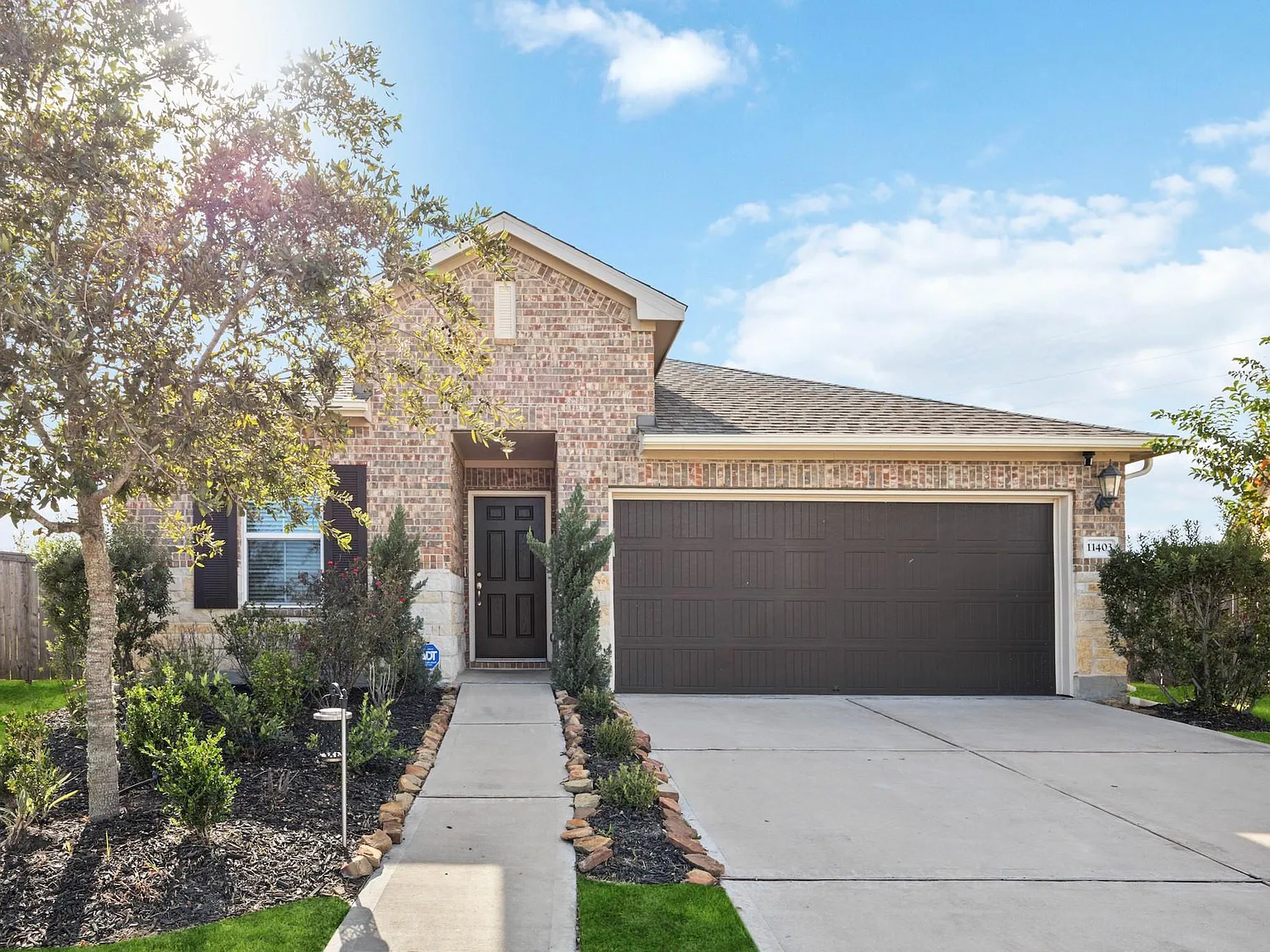 3 bed, 2.0 bath, 1917 sqft, $2,450 — Photo 1