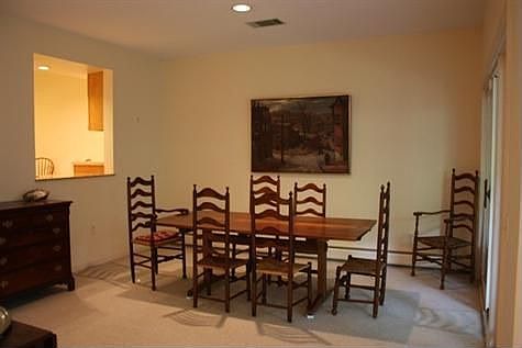 Dining area, pass-thru to kitchen