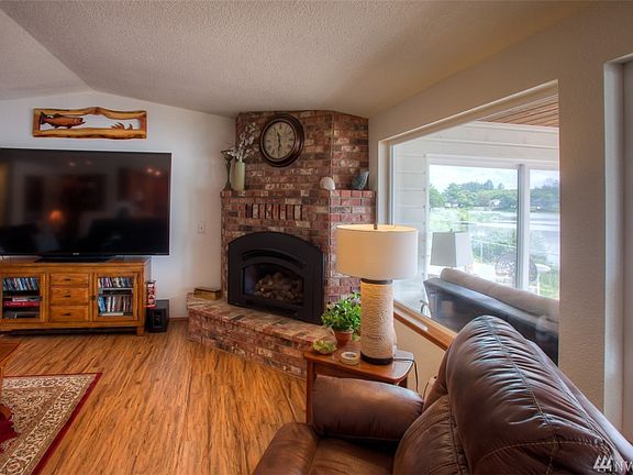 5th image of 370 Ponderosa Loop NE