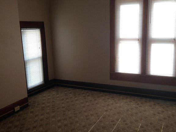 2nd photo of upstairs middle bedroom