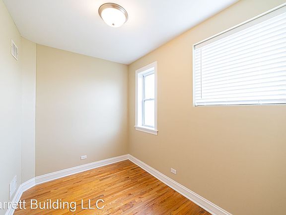 2nd image of 1642 W Greenleaf Ave APT 2S