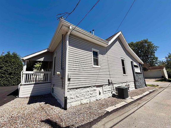 5th image of 1915 7th St