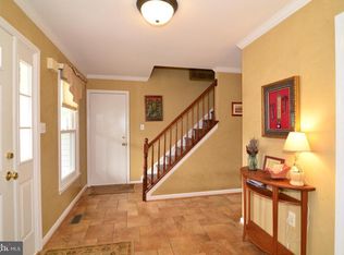 3129 Nestlewood Dr, Herndon, VA 20171