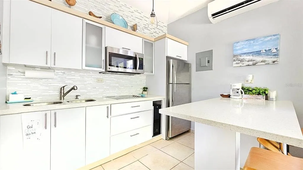 2 bed, 1.0 bath, 738 sqft, $1,400 — Photo 3