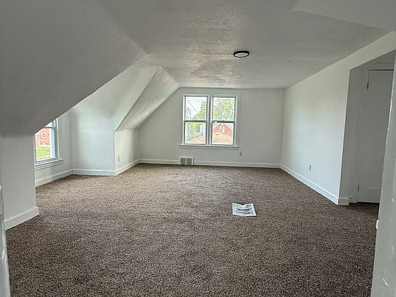 5th image of 14974 Sussex St