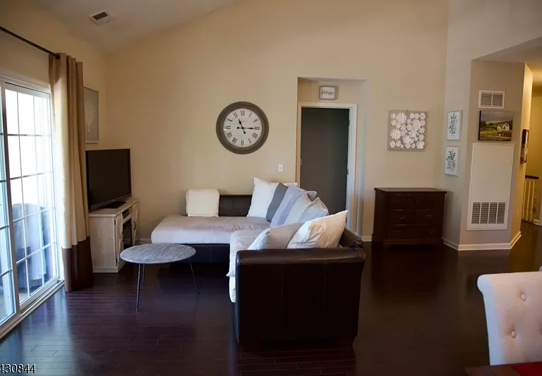 104 Stone Creek Ct — Photo 7