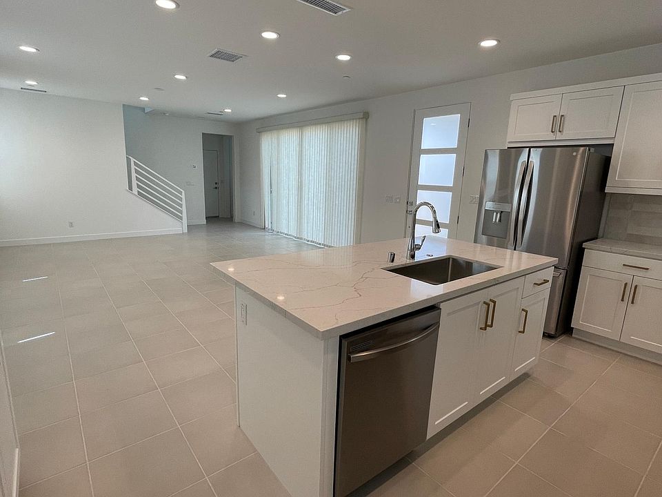 1st image of 73486 Nichols Dr