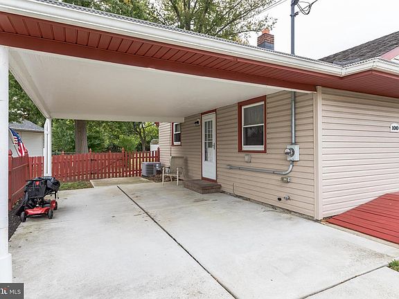 3rd image of 100 Holly Dr