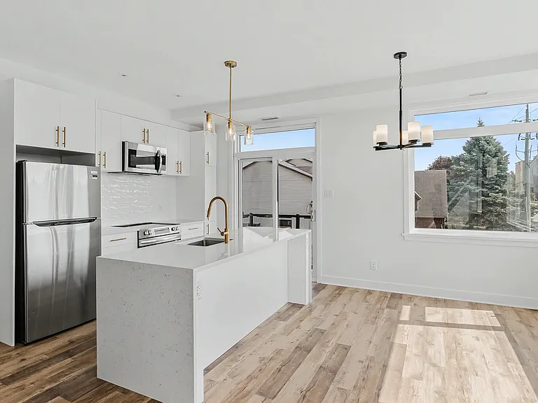 845 Champlain St #9 — Photo 23