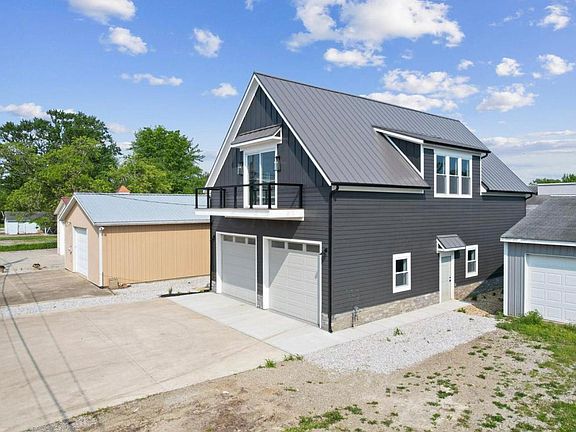 Shared entrance to garage provides access to private entrance for 2nd floor studio apartment