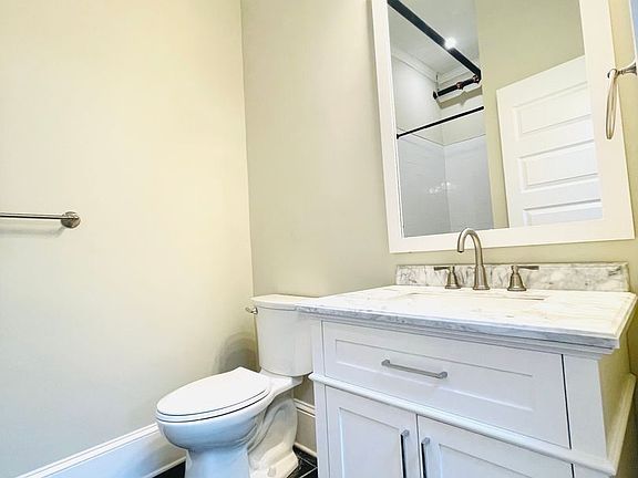4th image of 121-129 S Main St #202