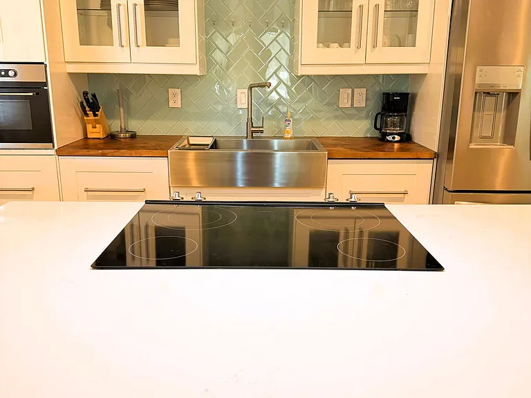 1233 W 11th St — Photo 9