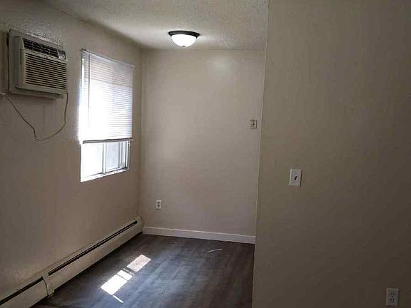 3rd image of 1077 Van Dyke St #105