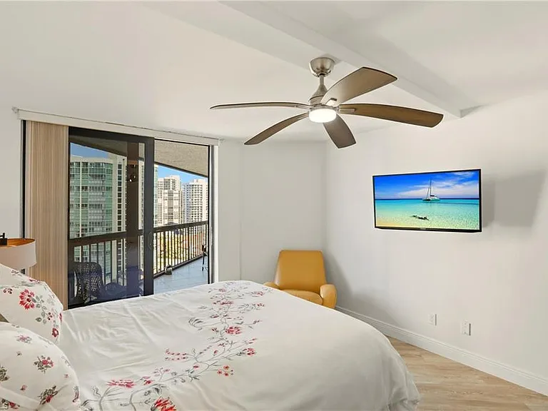 4551 Gulf Shore Blvd N #1500 — Photo 33
