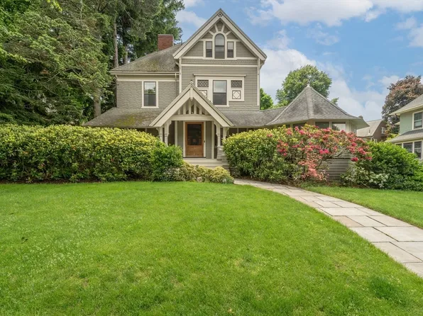 136 Hunnewell Ave, Newton, MA 02458