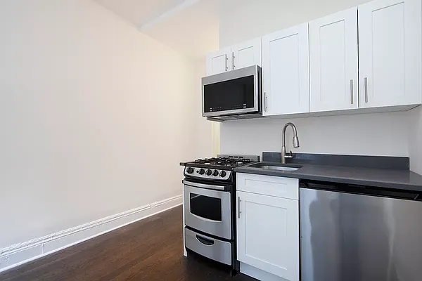 Rented by R New York | media 24