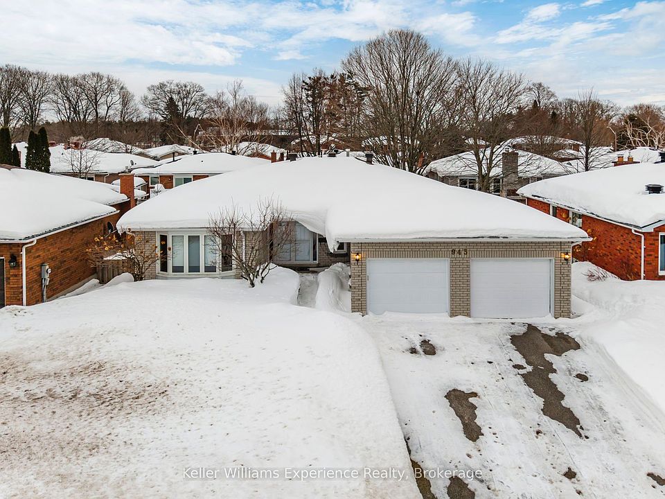 1st image of 943 Playfair Rd