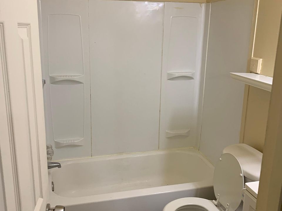 2nd image of 501 Carpenter St #1J