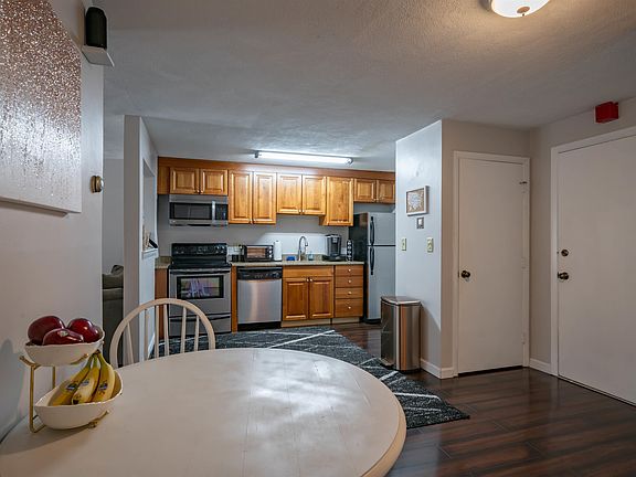 3rd image of 33 Andrew Street #15