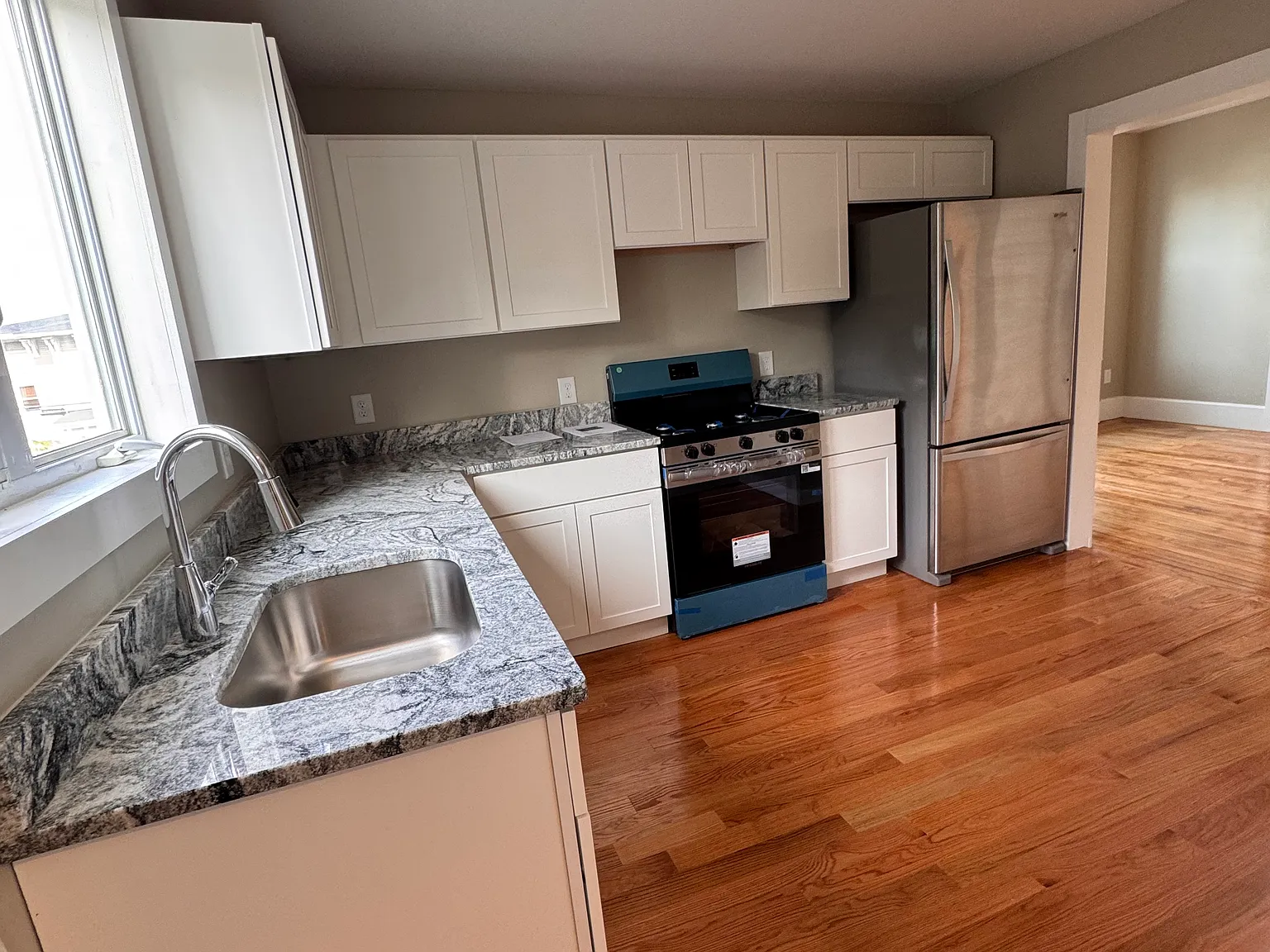 3 bed, 1440 sqft, $2,300 — Photo 3