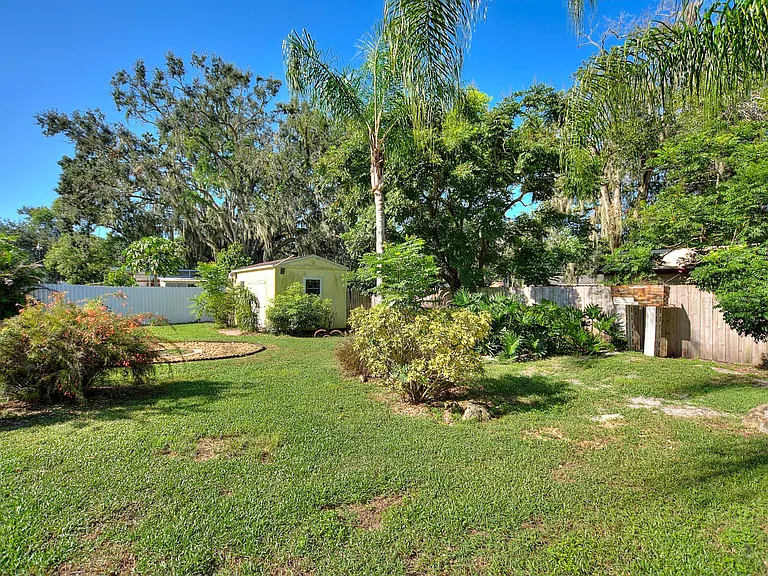 2207 S Lincoln Ave — Photo 11