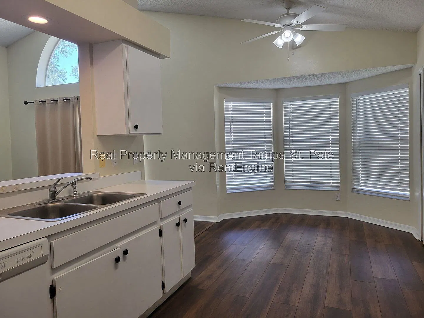 3 bed, 2.0 bath, 1466 sqft, $2,100 — Photo 4