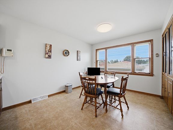 5th image of 6428 W 85th St