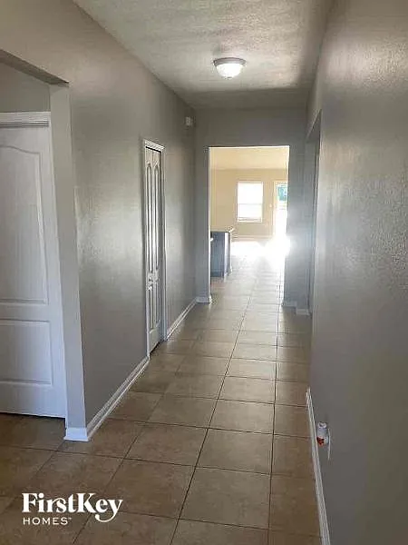 4 bed, 2.0 bath, 2046 sqft, $2,545 — Photo 2