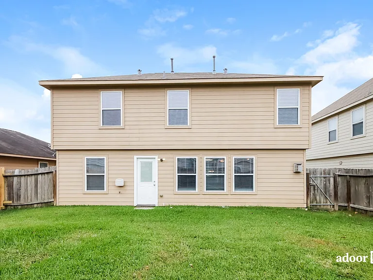 16805 Greenhouse St — Photo 15