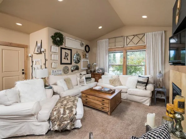 133 NW Mount Washington Dr, Bend, OR 97703