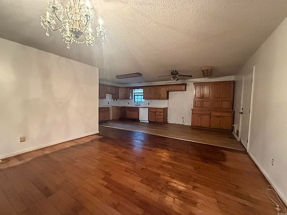 4th image of 315 Sims Hollow Rd