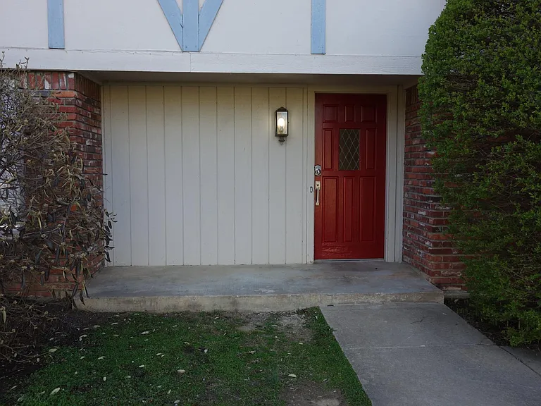 7116 S Indianapolis Ave — Photo 3