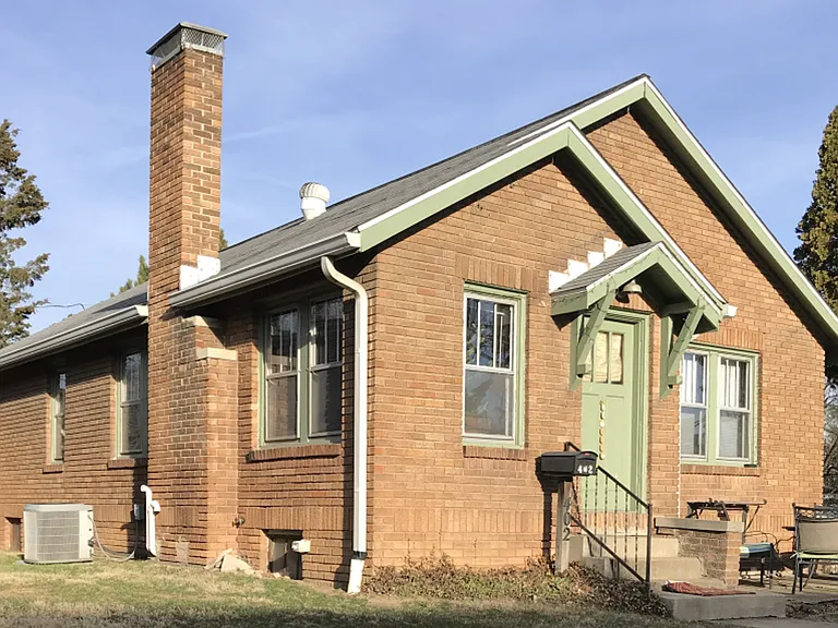 402 S Eagleson Ave — Photo 1