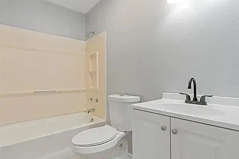 621 W 9th St — photo 12