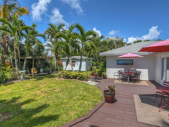 3rd image of 2542 SE Caladium Ave