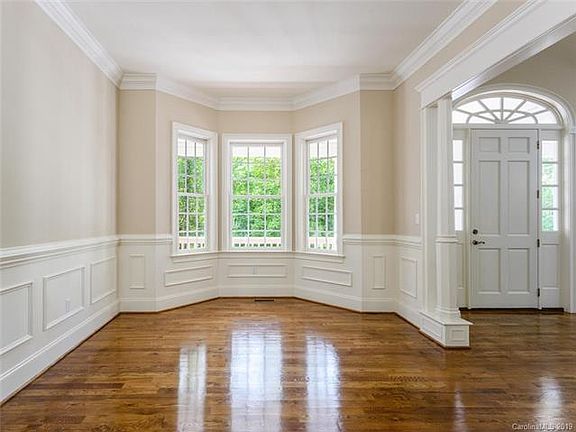 5th image of 18 Woodsong Dr