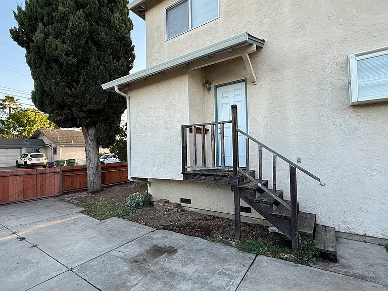 102 Brooklyn Ave — Photo 25