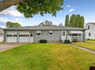 512 7th St, Gaylord, MN 55334