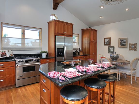 4th image of 820 Lowena Dr