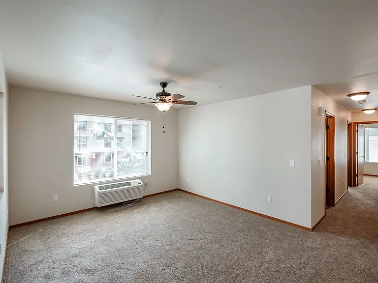 Oak Springs Apartments — Photo 11